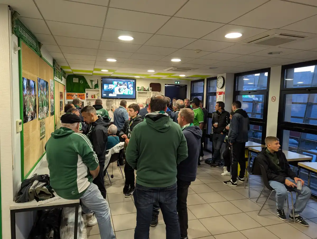 Fédération des associés supporters stéphanois - Siège et bar (5) Fédération des associés supporters stéphanois - Siège et bar (5)