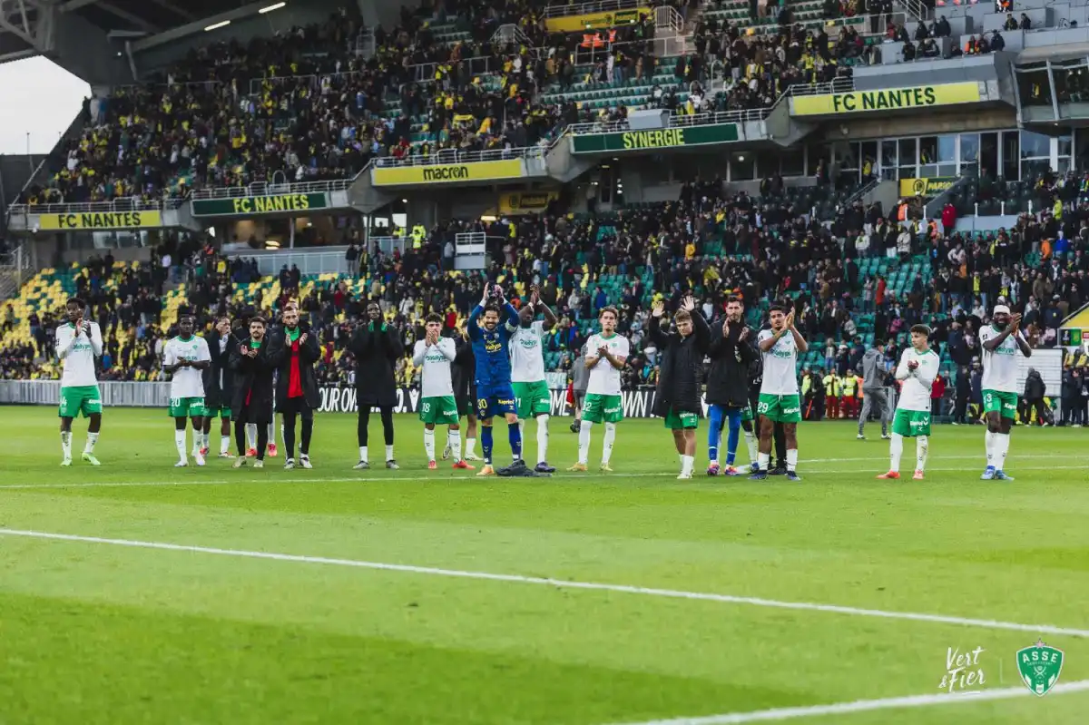 Les joueurs saluant les supporters stéphanois - Nantes vs ASSE - Septembre 2024- Crédit photo - assetv.fr Les joueurs saluant les supporters stéphanois - Nantes vs ASSE - Septembre 2024- Crédit photo - assetv.fr